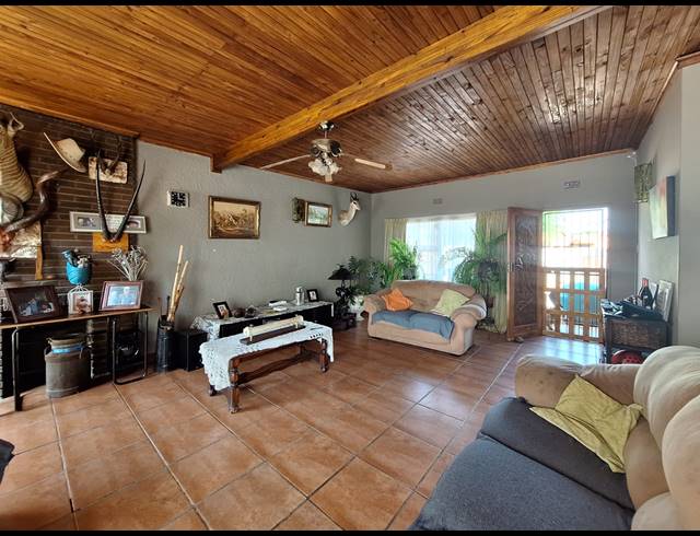 5 BEDROOM HOUSE FOR SALE IN RENSBURG